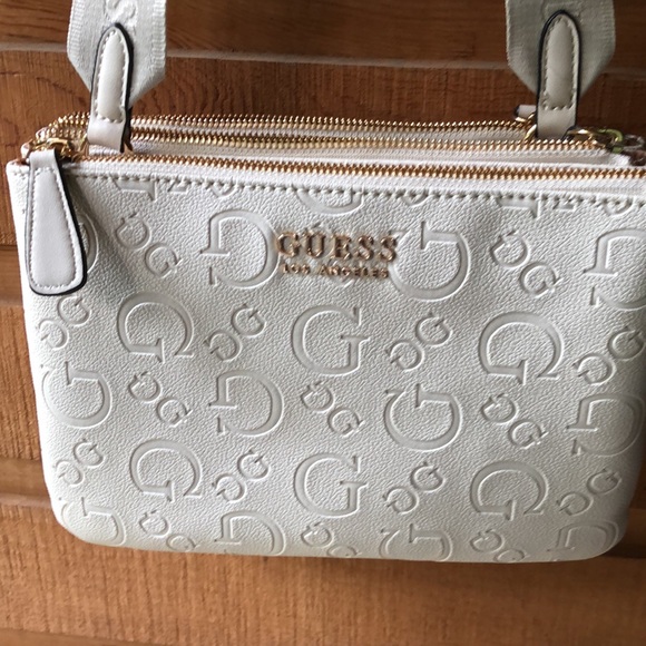 Guess Cross Body Bag, New with tag - Picture 2 of 9